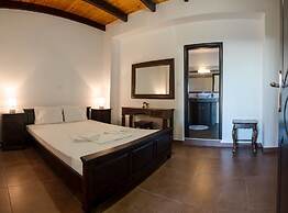 Traditional Apartments Madares