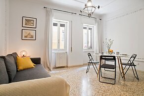 San Giovanni in Monte Apartment