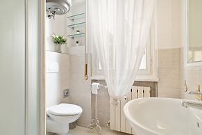 San Giovanni in Monte Apartment