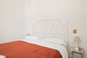 San Giovanni in Monte Apartment