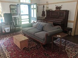 The Anderson Cottage Bed & Breakfast