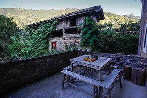 Nanjing Tulou Herongzhuang Inn