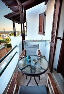 New Aurora Apts Studios