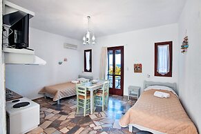 New Aurora Apts Studios