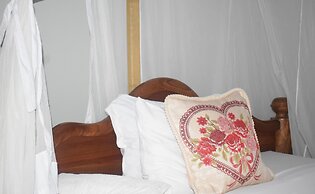 Mzunguu Safari Lodge