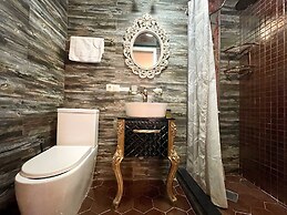 Silver 34 Boutique Hotel