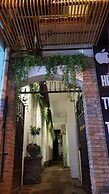 White House Hostel