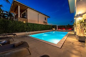 Modern 4 Bedrooms Pool Villa - VY