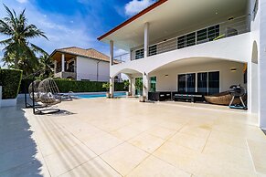 Modern 4 Bedrooms Pool Villa - VY