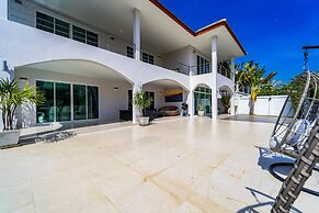Modern 4 Bedrooms Pool Villa - VY