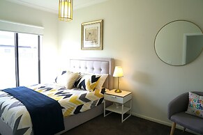 Luxury 9 BRM House in Melbourne