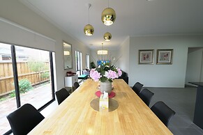 Luxury 9 BRM House in Melbourne