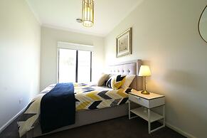 Luxury 9 BRM House in Melbourne