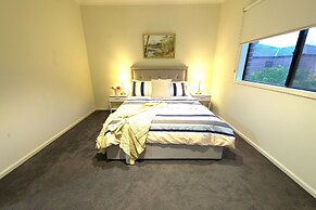 Luxury 9 BRM House in Melbourne