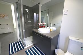 Luxury 9 BRM House in Melbourne