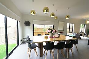 Luxury 9 BRM House in Melbourne