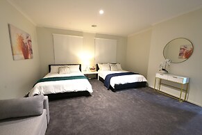 Luxury 9 BRM House in Melbourne