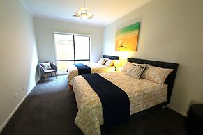 Luxury 9 BRM House in Melbourne