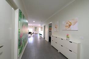 Luxury 9 BRM House in Melbourne