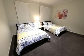 Luxury 9 BRM House in Melbourne