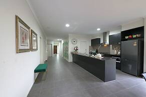 Luxury 9 BRM House in Melbourne