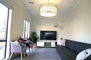 Luxury 9 BRM House in Melbourne