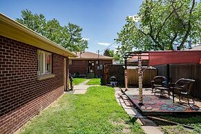 Casa de Henrichs & The Den Spacious Backyard