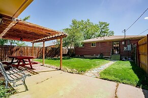 Casa de Henrichs & The Den Spacious Backyard