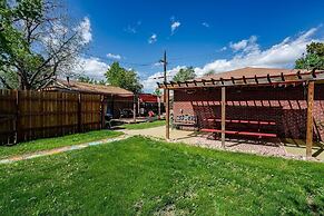 Casa de Henrichs & The Den Spacious Backyard