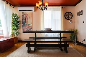 Casa de Henrichs & The Den Spacious Backyard