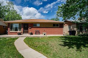 Casa de Henrichs & The Den Spacious Backyard