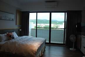 Yujing Warm Breezewarm x Sunny Sky Homestay