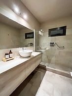 Tres Cruces Lodge