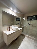 Tres Cruces Lodge