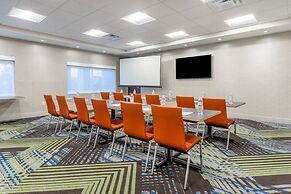 Holiday Inn Express & Suites Florence-Cincinnati Airport by IHG