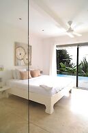 Akwa Santa Teresa Ocean View Villas & Rooms