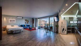 Shoshana Hotel Boutique