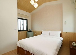 Meet Love at Pacific Ocean Turtle Island B&B