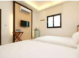 Meet Love at Pacific Ocean Turtle Island B&B