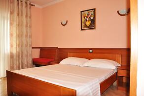 Hotel Lugano Tirana