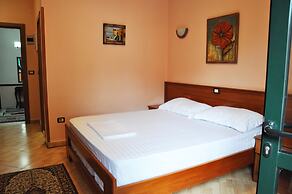 Hotel Lugano Tirana