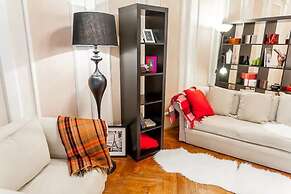 Apartment on Bolshoy Gnezdnikovskiy 10