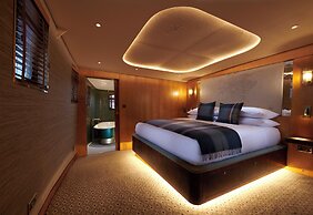 Fingal - A Luxury Floating Hotel