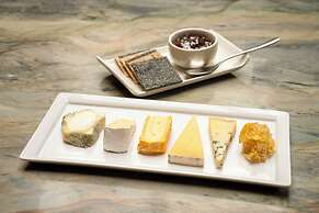 Fingal - A Luxury Floating Hotel