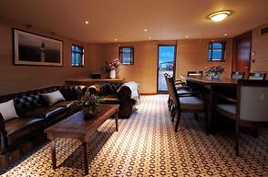 Fingal - A Luxury Floating Hotel