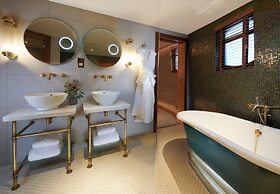 Fingal - A Luxury Floating Hotel