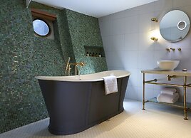 Fingal - A Luxury Floating Hotel