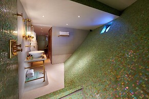 Fingal - A Luxury Floating Hotel