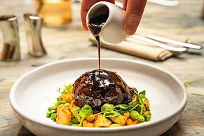 Fingal - A Luxury Floating Hotel