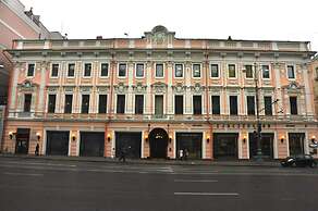 Apartment on Bolshoy Gnezdnikovskiy Pereulok 10